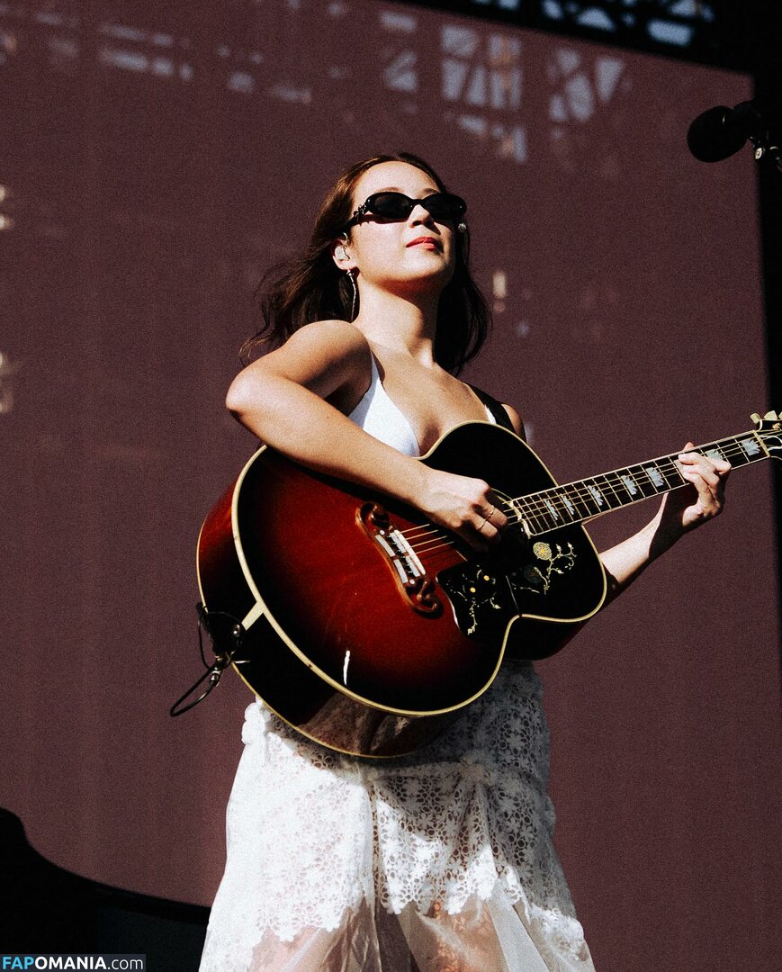 Laufey Lin / laufey Nu OnlyFans  Foto vazada #109