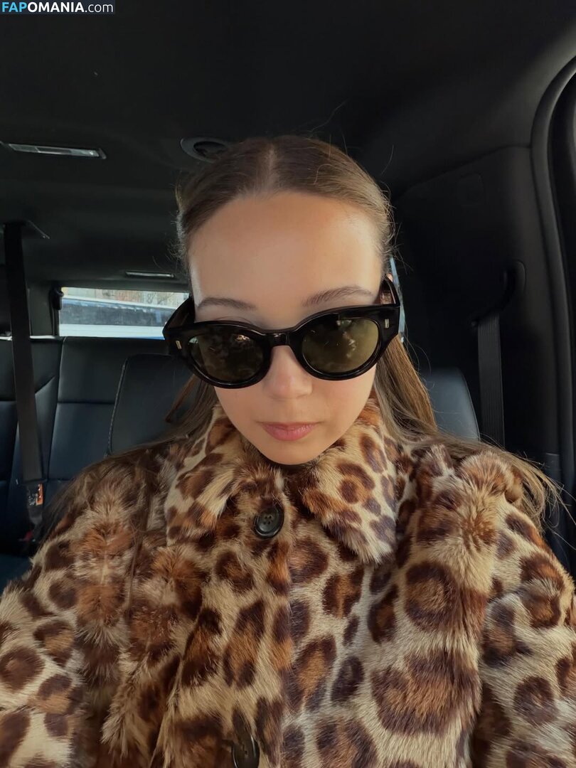 Laufey Lin / laufey Nu OnlyFans  Foto vazada #149