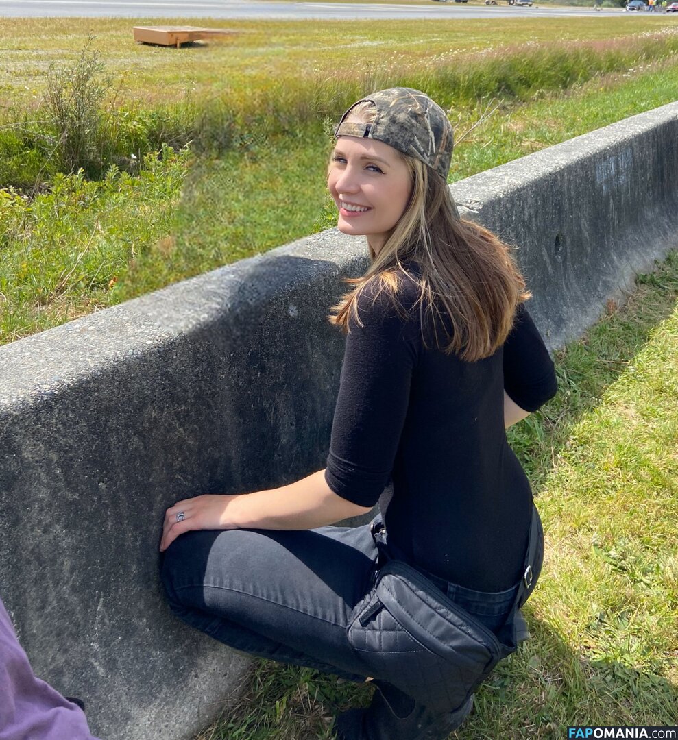 Lauren Southern Nu Foto vazada #3