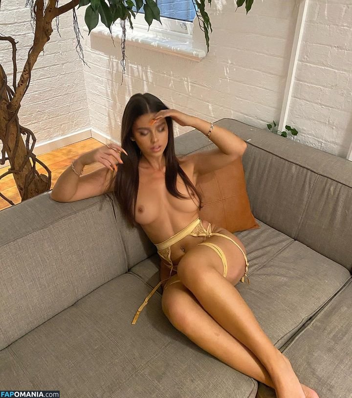 Leah Halton / leahhalton_ Nu OnlyFans  Foto vazada #5