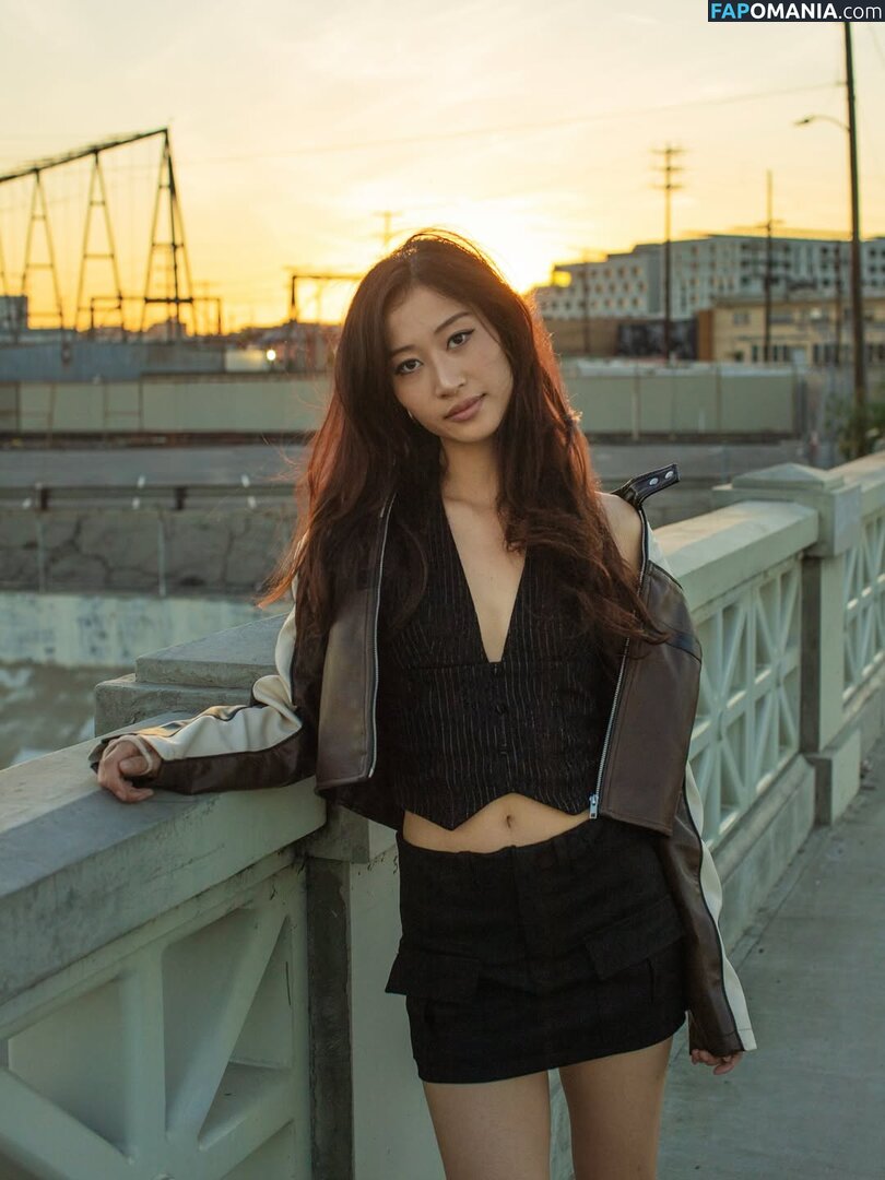 Famous Asian tiktoker / Leenda Dong / leendadong / leendaphotodumps Nu OnlyFans  Foto vazada #1