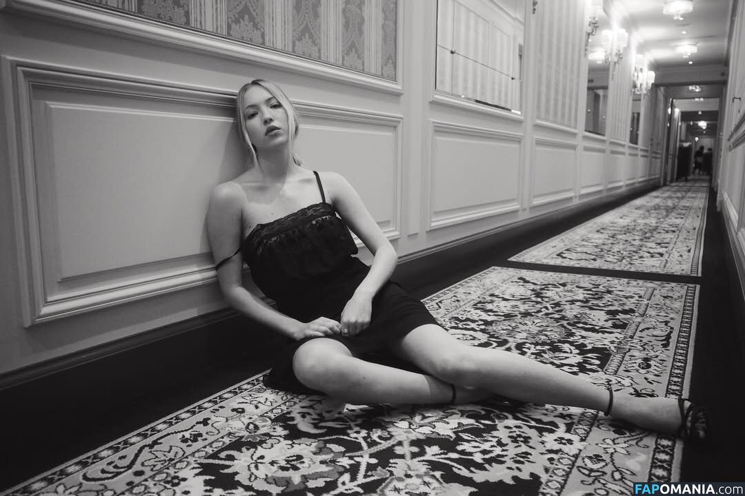 Lila Grace Moss Hack / https: Nu OnlyFans  Foto vazada #8