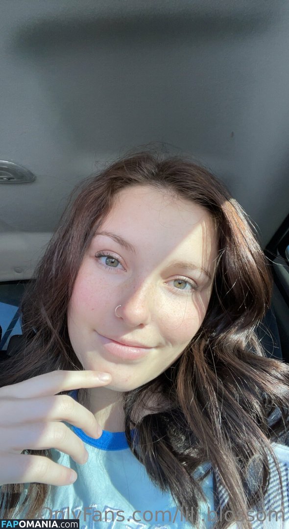 Lilly_Blossom / lili.blossom / lilyblossom_es Nu OnlyFans  Foto vazada #32