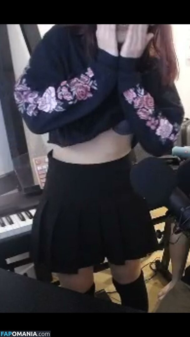 LilyPichu / onlysaber Nu OnlyFans  Foto vazada #390