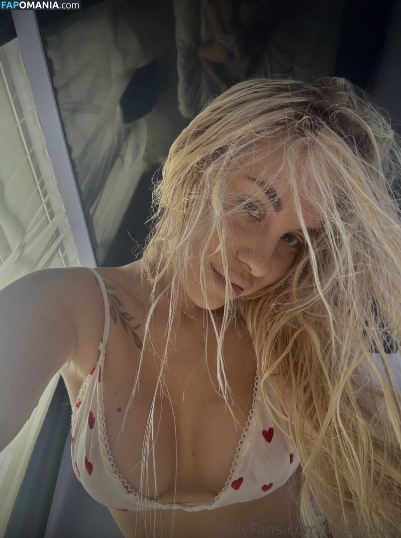 lilyskyblue / lizzkiax / lizzkyiax / user631104661652 Nu OnlyFans  Foto vazada #22