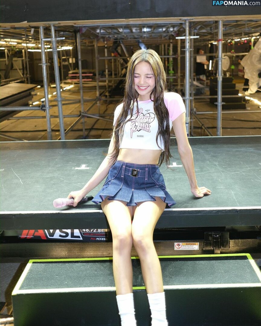 Blackpink / Lisa / lalalalisa_m / lisaamane Nu OnlyFans  Foto vazada #77