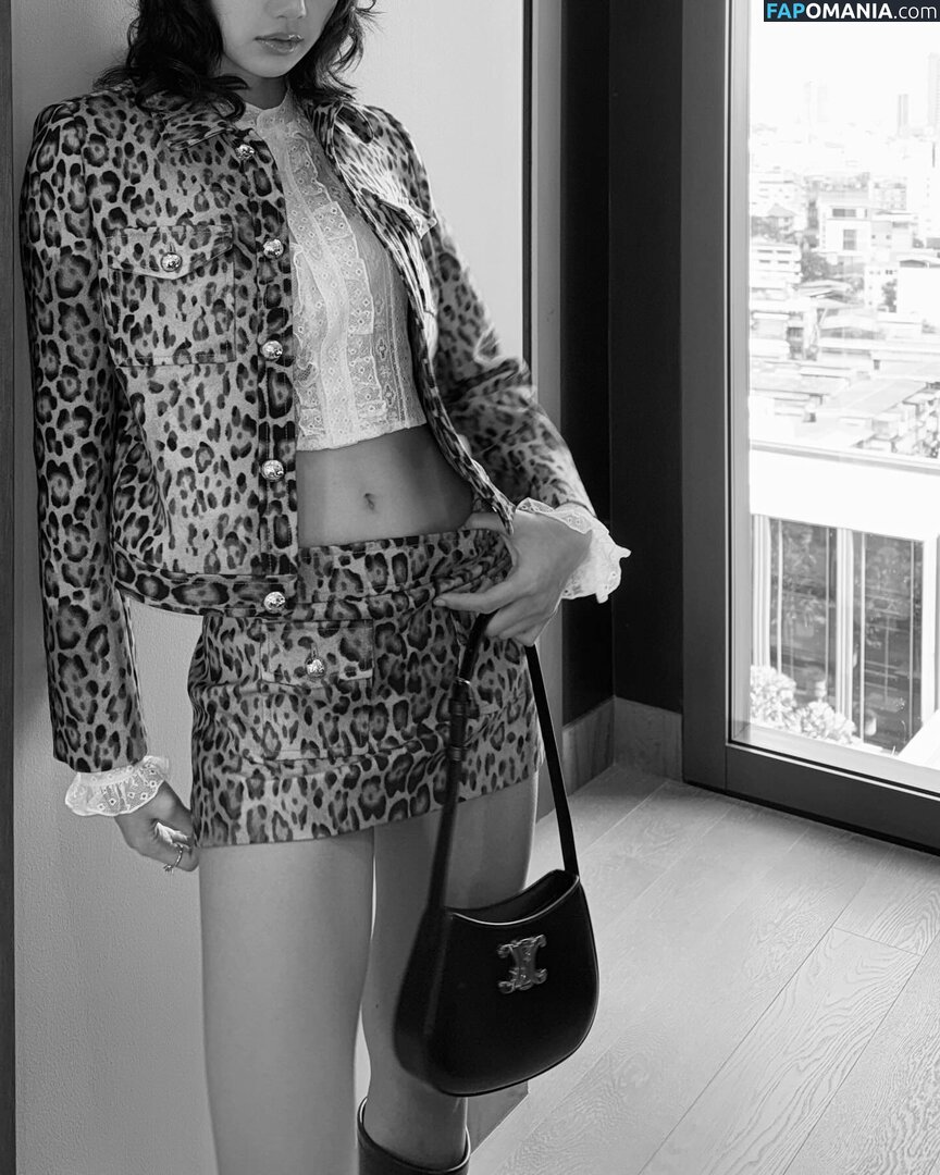 Blackpink / Lisa / lalalalisa_m / lisaamane Nu OnlyFans  Foto vazada #239