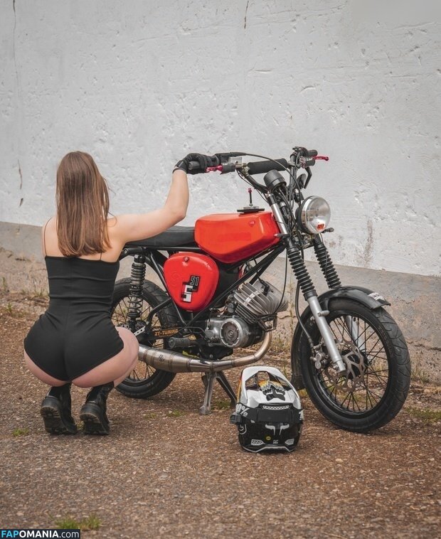 Lisamoto / lisaa.moto Nu OnlyFans  Foto vazada #25