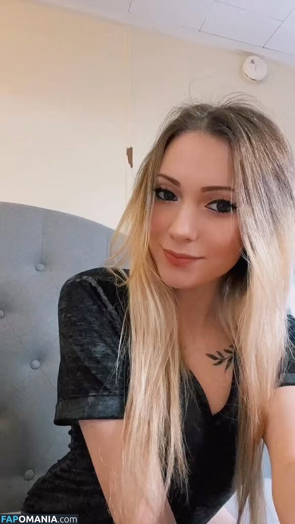 Little Momma / Littleemommaa21 / littlee.mommaa23 / littleemommaa23 Nu OnlyFans  Foto vazada #9