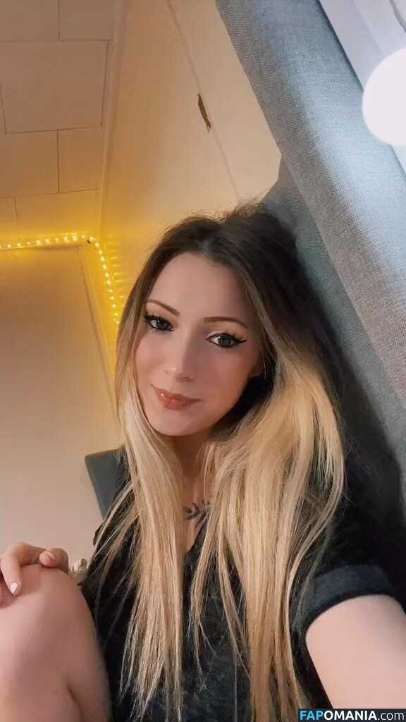 Little Momma / Littleemommaa21 / littlee.mommaa23 / littleemommaa23 Nu OnlyFans  Foto vazada #11