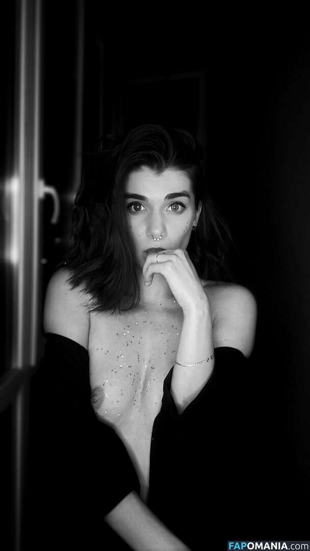 Little Satana / little.satana / s.satana_666 / tomnaya_satana Nu OnlyFans  Foto vazada #34