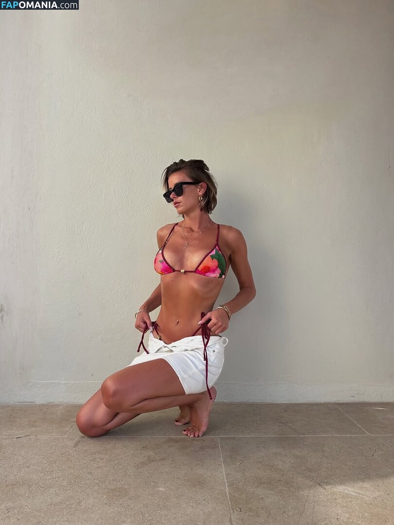 Liv Bentley / Olivia Bentley / oliviabentleyk / theoliviabentley Nu OnlyFans  Foto vazada #8