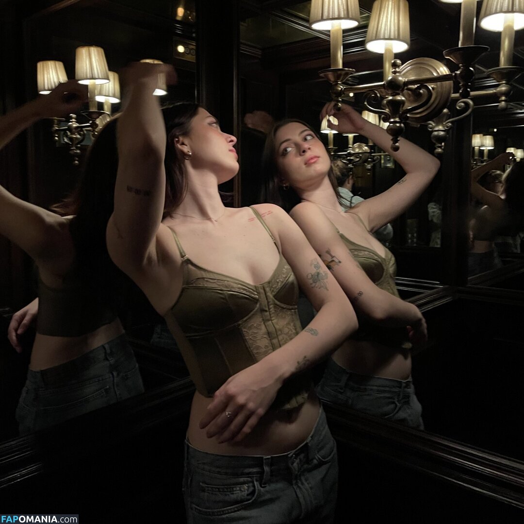 Lizzy McAlpine / jesus_yo / lizzymcalpine Nu OnlyFans  Foto vazada #20