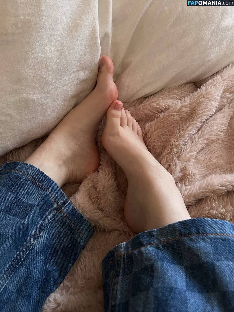 Ljinzer  / Ljinzer / linzarrd / Linzefeet / linzzzer / linziier / joleenlunzer Nu OnlyFans  Foto vazada #2