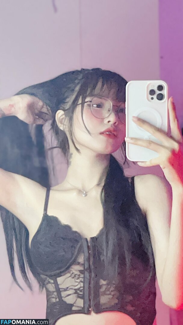 Lilith / Lou Aenlle / llthidk Nu OnlyFans  Foto vazada #12