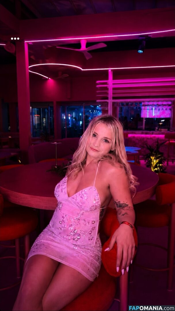 luceoliviaxo / lucyxoliviaa Nu OnlyFans  Foto vazada #9