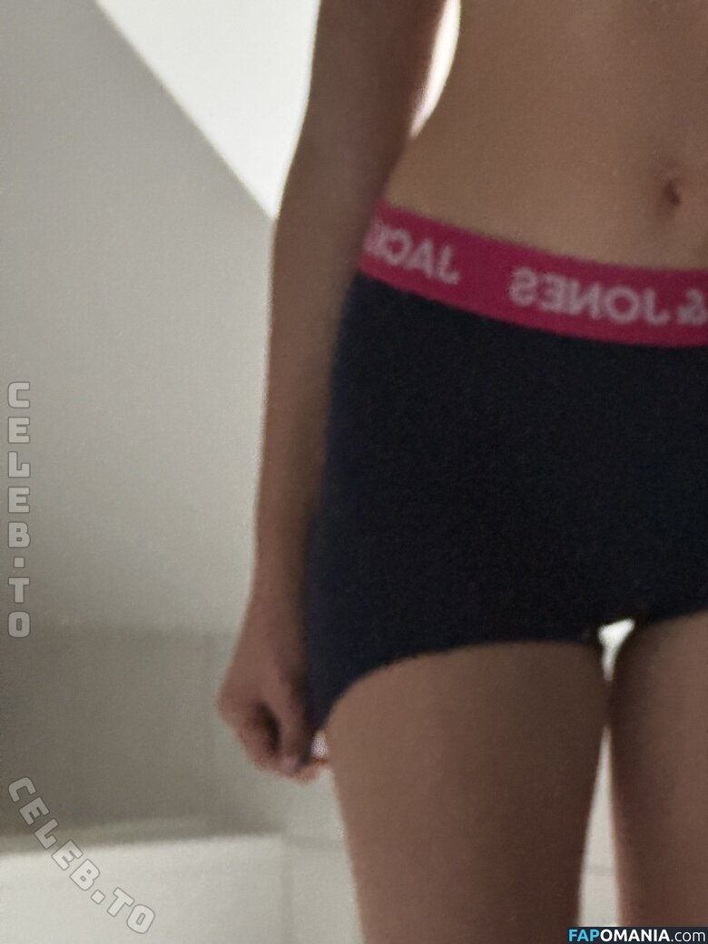 Luisa_instx / your.favelulu Nu OnlyFans  Foto vazada #1