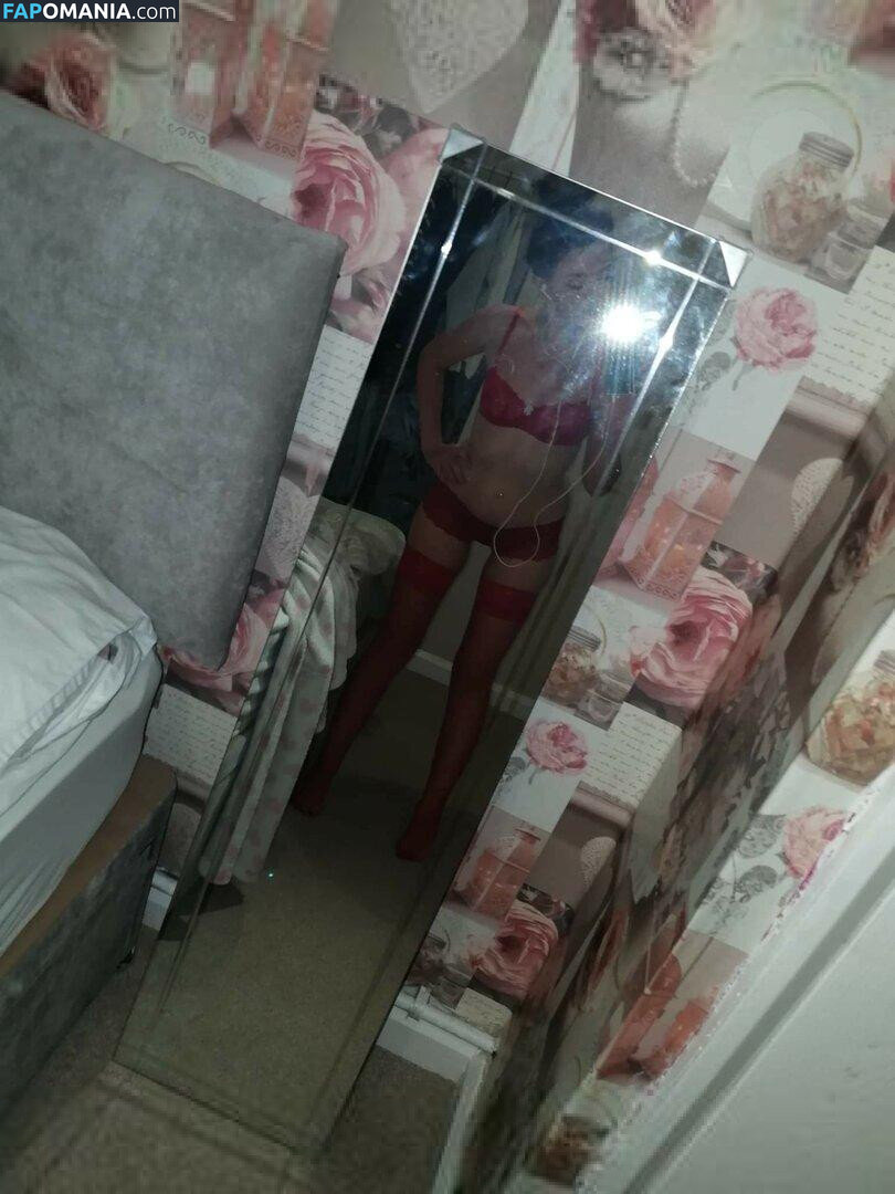 Lyl_24 / layla_24 Nu OnlyFans  Foto vazada #2