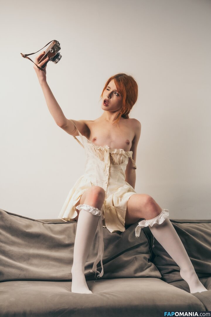 ellie_grau / m0llb / mamad0ll / mollb_cosplay Nu OnlyFans  Foto vazada #23