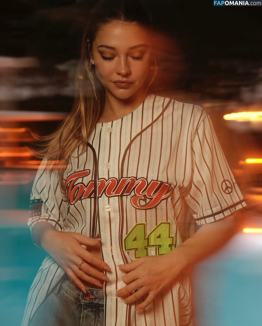 Madelyn Cline / madelyncline Nu OnlyFans  Foto vazada #215