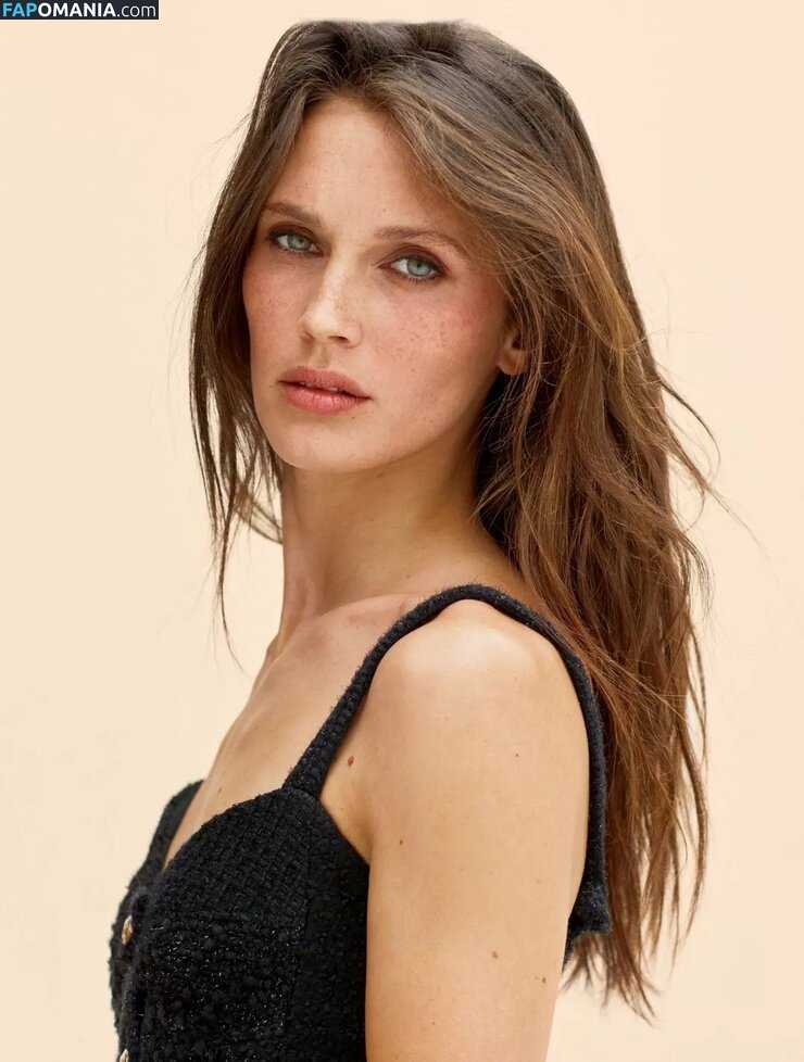Marine Vacth / https: / marine_vacth / marinvacth Nu OnlyFans  Foto vazada #5