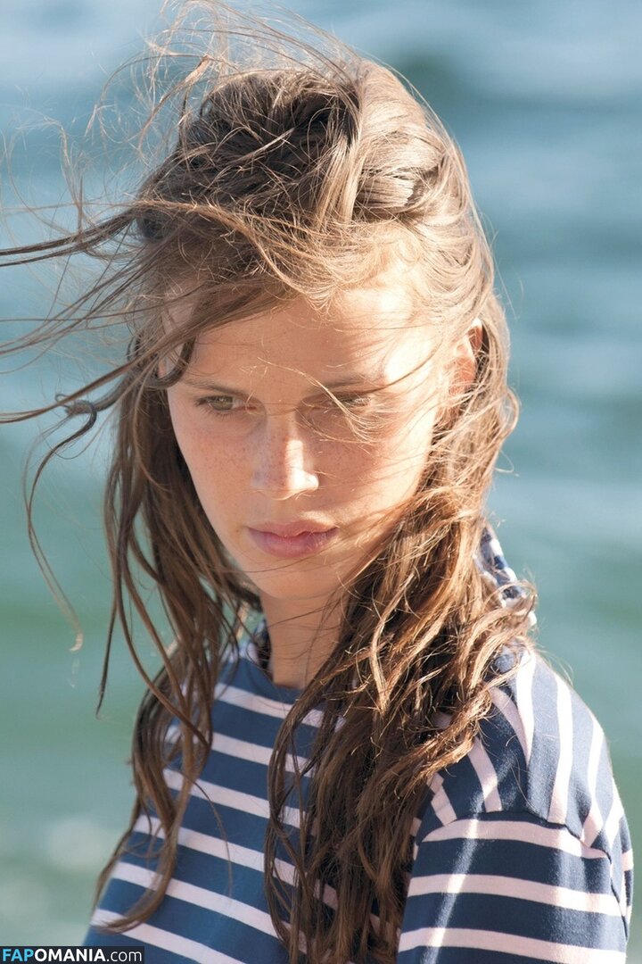 Marine Vacth / https: / marine_vacth / marinvacth Nu OnlyFans  Foto vazada #8