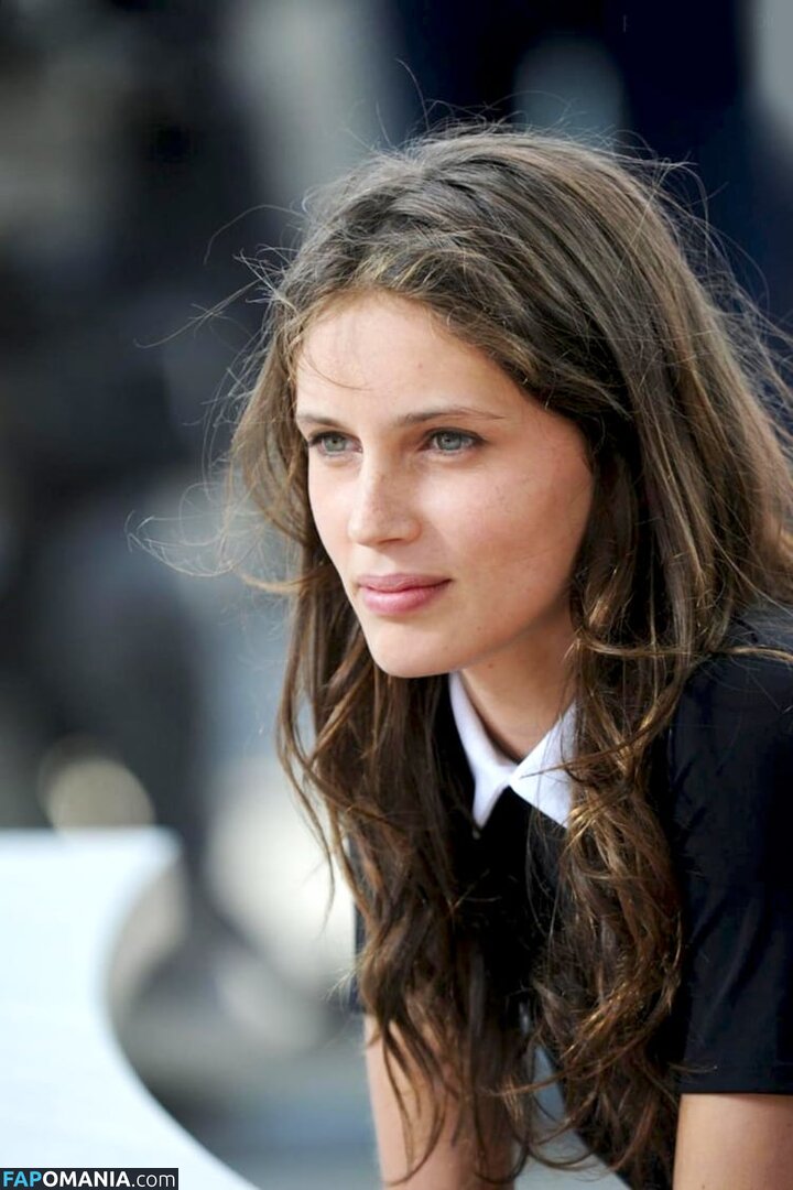 Marine Vacth / https: / marine_vacth / marinvacth Nu OnlyFans  Foto vazada #9