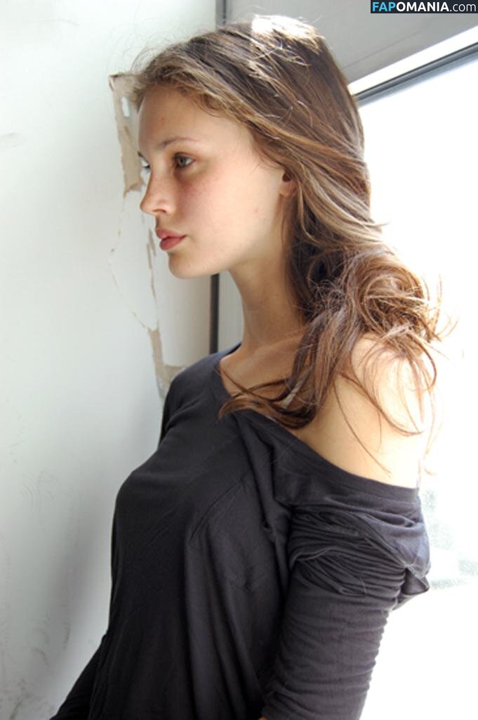 Marine Vacth / https: / marine_vacth / marinvacth Nu OnlyFans  Foto vazada #10