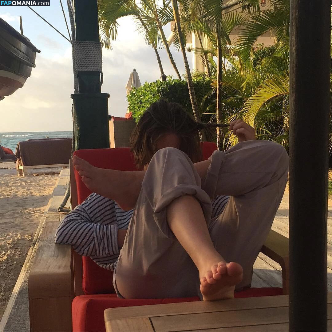 Maya Hawke / maya_hawke / neohawk2 Nu OnlyFans  Foto vazada #480