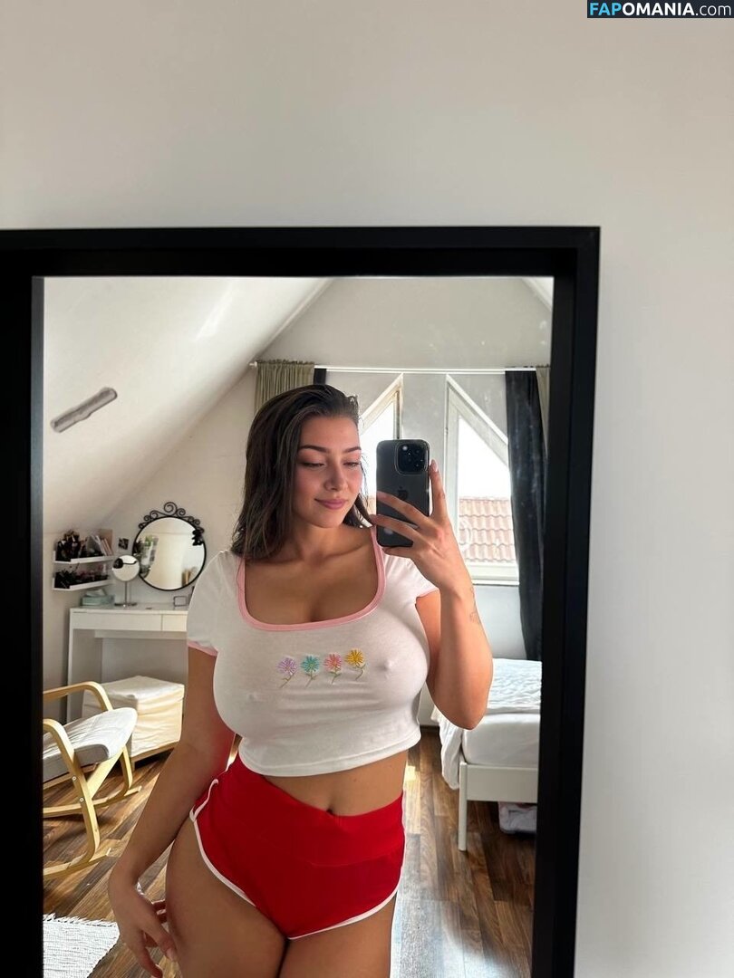 Maya Singer / Mayasinger19 / mayasinger / mayawithgcups Nu OnlyFans  Foto vazada #28