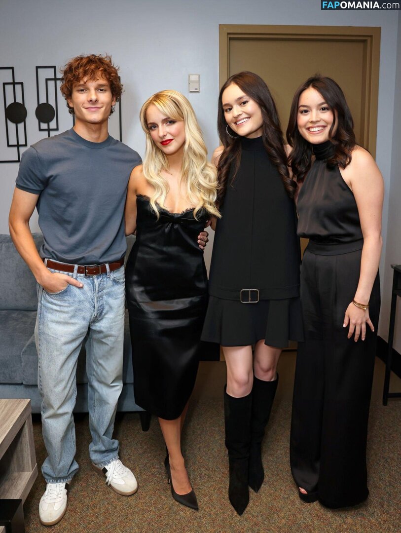 Mckenna Grace / mckennagrace / mckennagraceful Nu OnlyFans  Foto vazada #154