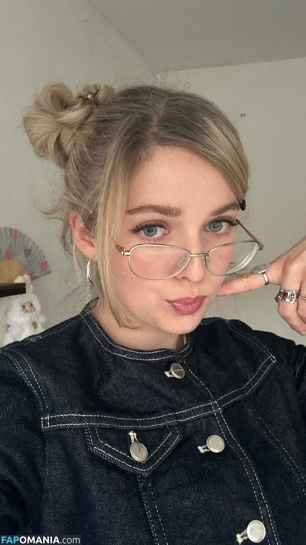 37521291 / Meg Mills / carecharmer Nu OnlyFans  Foto vazada #2