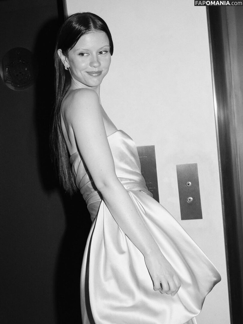 Mia Goth / goth.mia / officalmiagoth Nu OnlyFans  Foto vazada #125