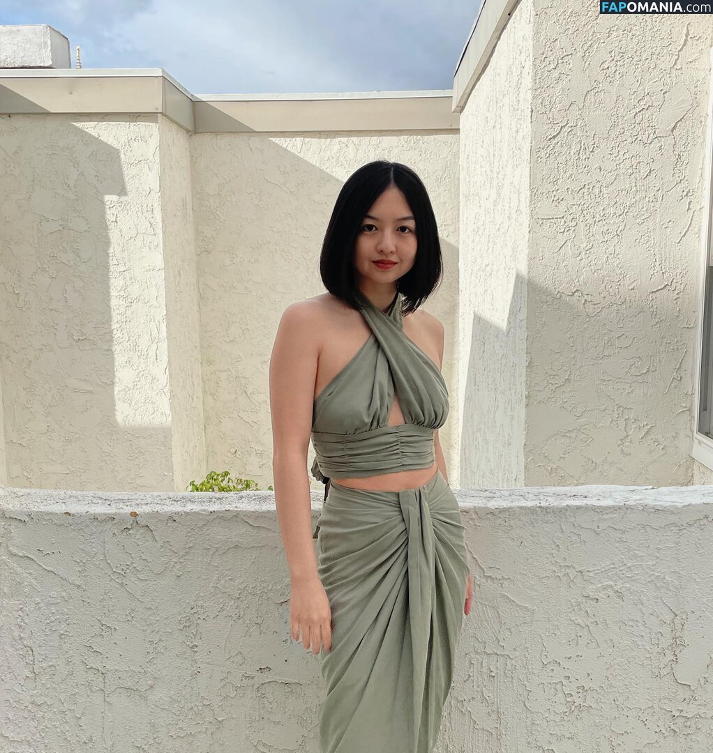 Michaela Zee / michaelazee / sheismichaela Nu OnlyFans  Foto vazada #11