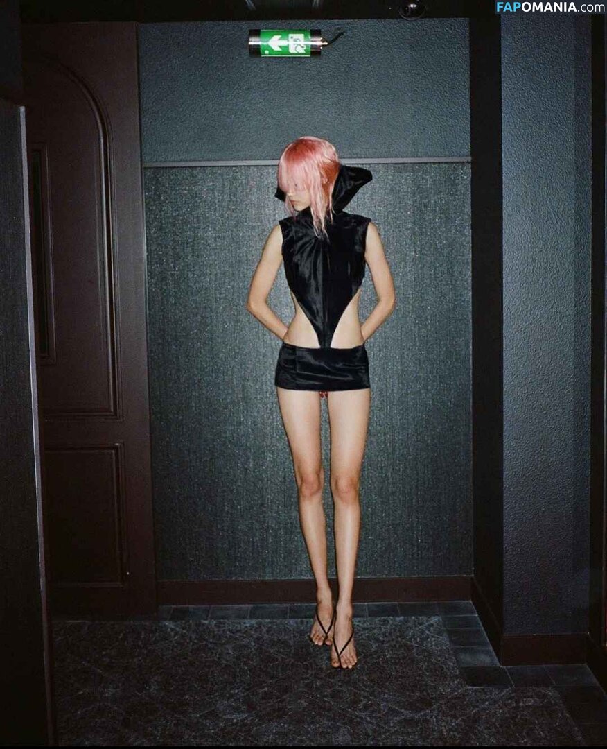 Mika Schneider / mikaschndr Nu OnlyFans  Foto vazada #2