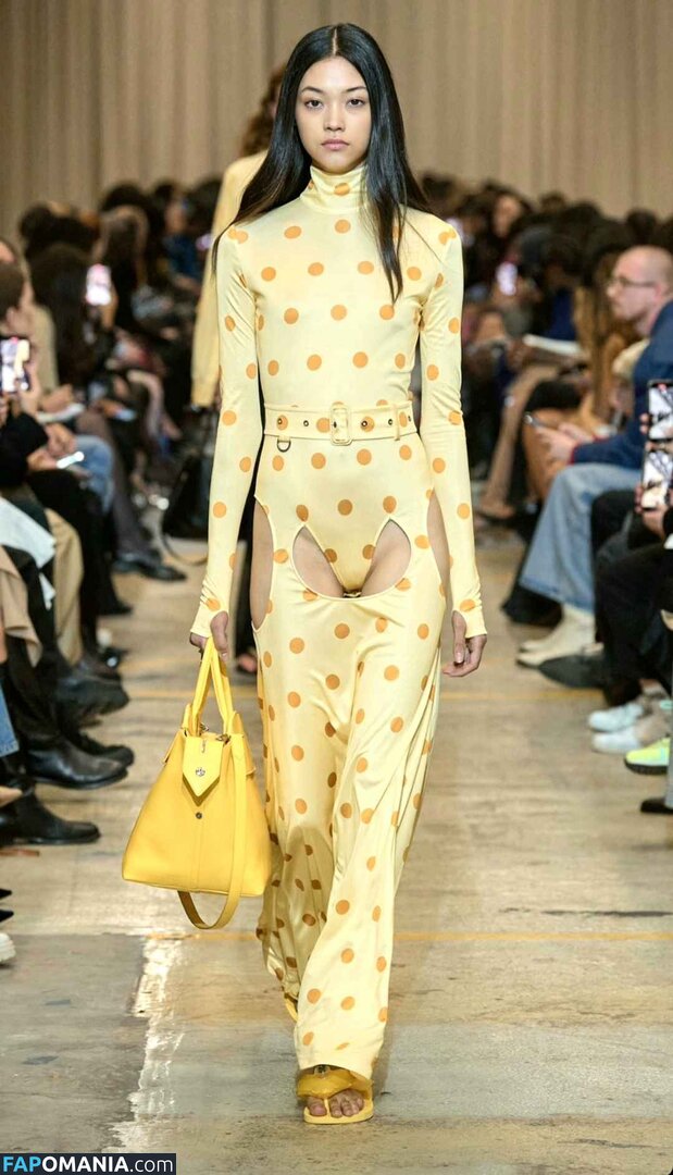 Mika Schneider / mikaschndr Nu OnlyFans  Foto vazada #6