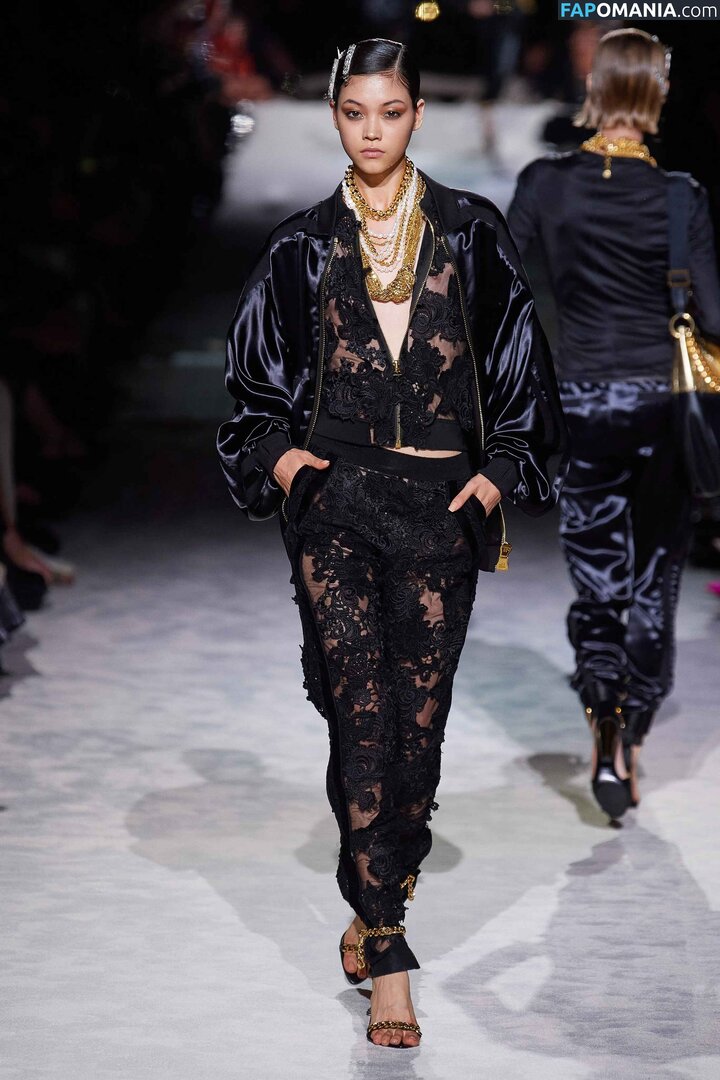 Mika Schneider / mikaschndr Nu OnlyFans  Foto vazada #7