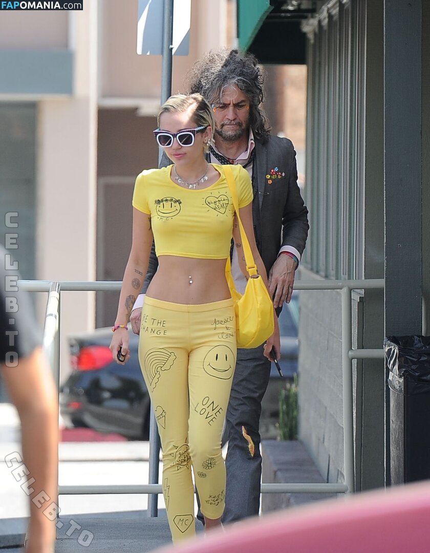 Miley Cyrus / https: / mileycyrus Nu OnlyFans  Foto vazada #1