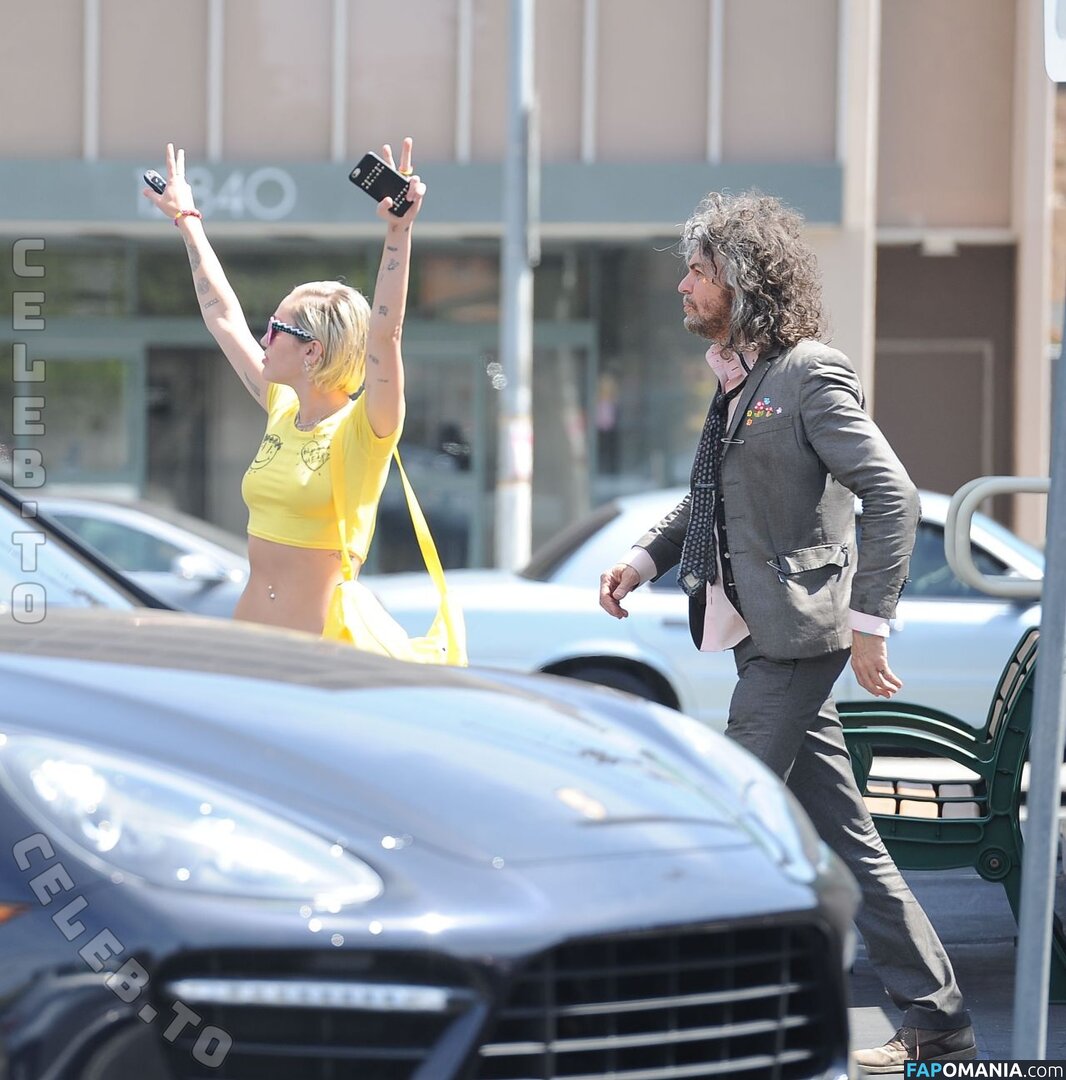 Miley Cyrus / https: / mileycyrus Nu OnlyFans  Foto vazada #3