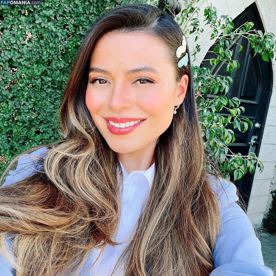 Miranda Cosgrove / MirandaCosgrove / onlyfanssz Nu OnlyFans  Foto vazada #58