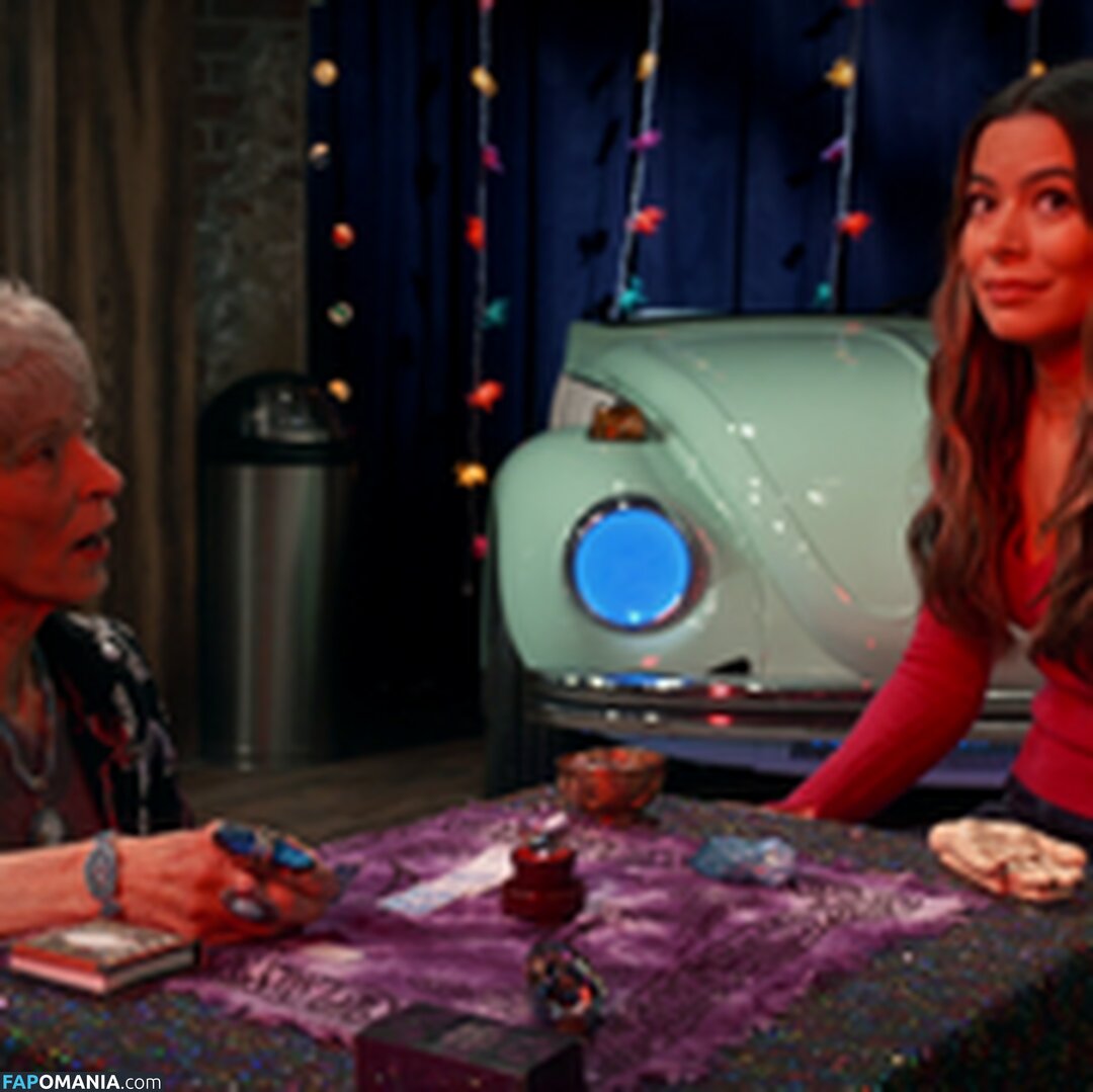 Miranda Cosgrove / MirandaCosgrove / onlyfanssz Nu OnlyFans  Foto vazada #159