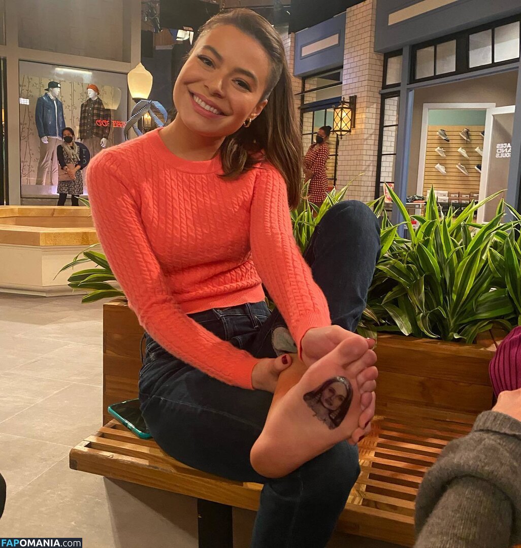 Miranda Cosgrove / MirandaCosgrove / onlyfanssz Nu OnlyFans  Foto vazada #460