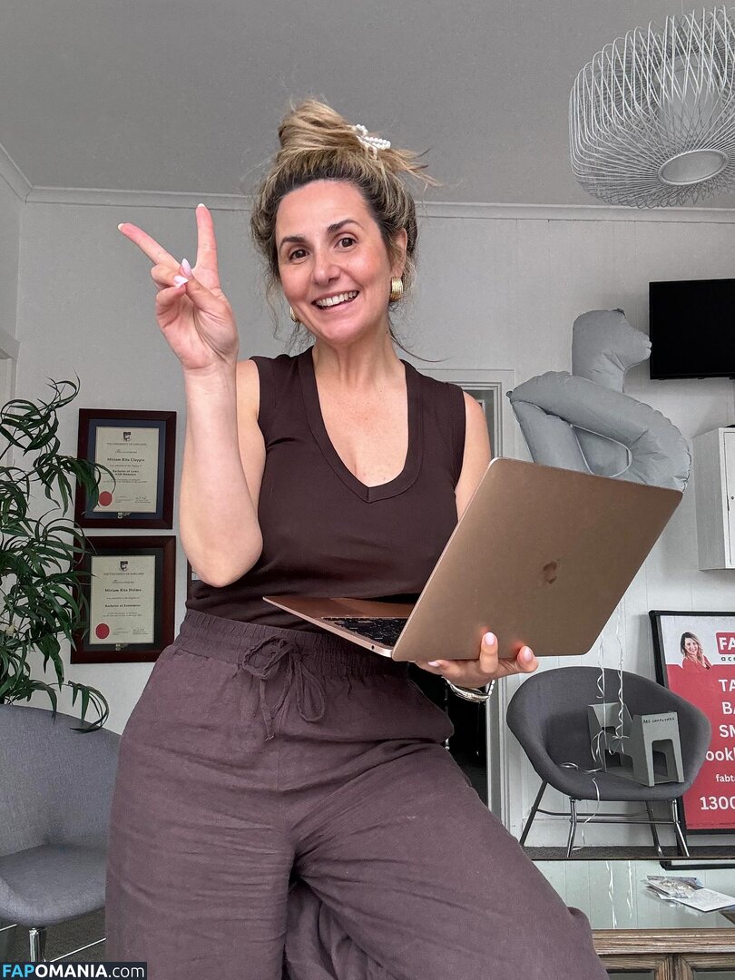 MILF Online Accountant / Miriam Holme / miriamholme Nu OnlyFans  Foto vazada #8