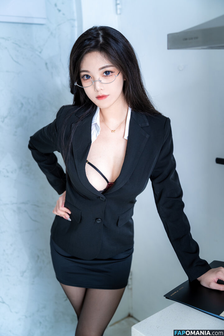 1357046erty / Mizhi_mao / mizhimaoqiu / mizhimiaoqiu / 蜜汁猫裘 Nu OnlyFans  Foto vazada #40