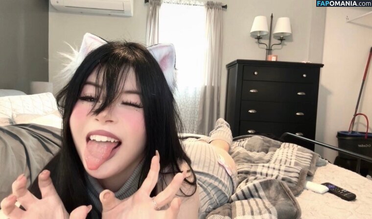 molly.osamu / mollymeowz / mollymew2 Nu OnlyFans  Foto vazada #17