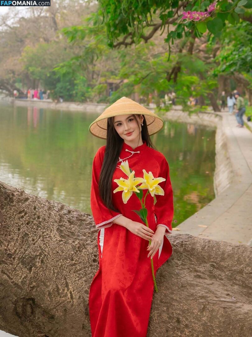 Moni Charlton / monicharlton Nu OnlyFans  Foto vazada #1