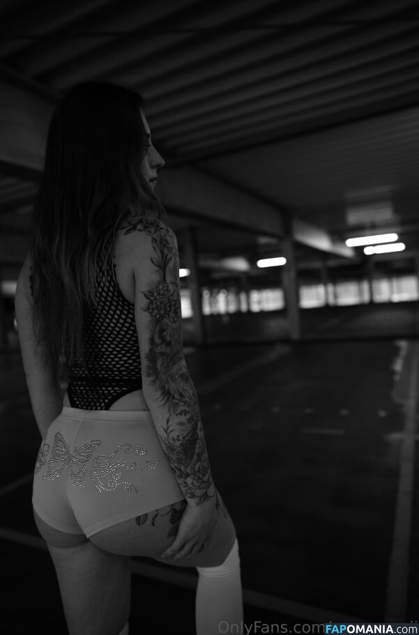 Mommy_Jv / https: / miss_queenii_x3 / mrsqueenii Nu OnlyFans  Foto vazada #4