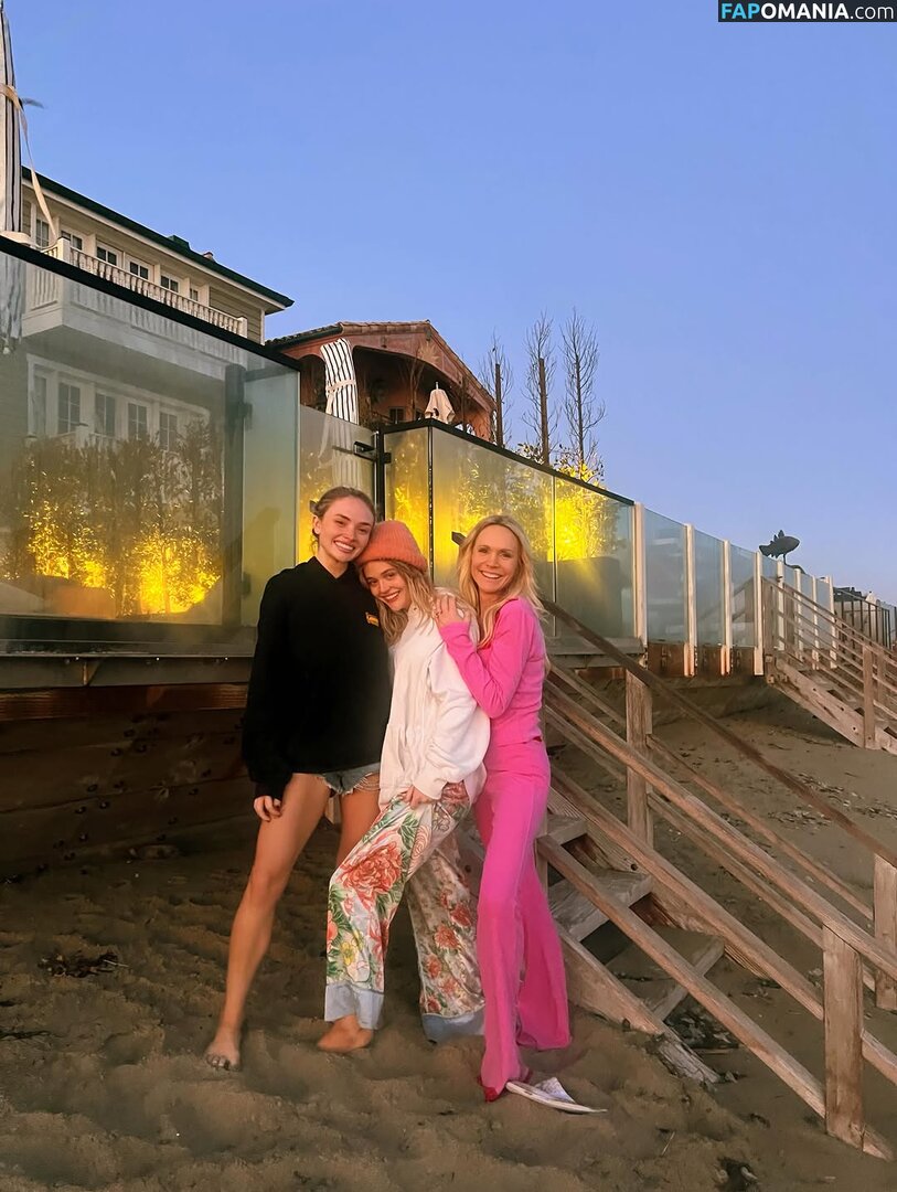 Natalie Alyn Lind / NatalieAlynLind / https: / natalynlind Nu OnlyFans  Foto vazada #496