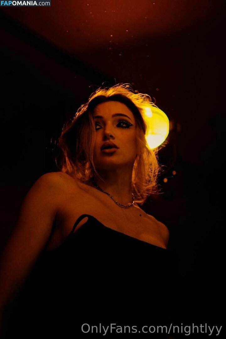 elara_moonq / nightly / nightlyy Nu OnlyFans  Foto vazada #2