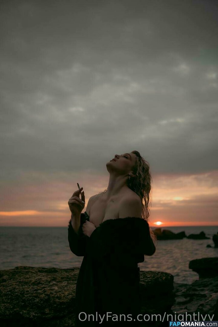 elara_moonq / nightly / nightlyy Nu OnlyFans  Foto vazada #479